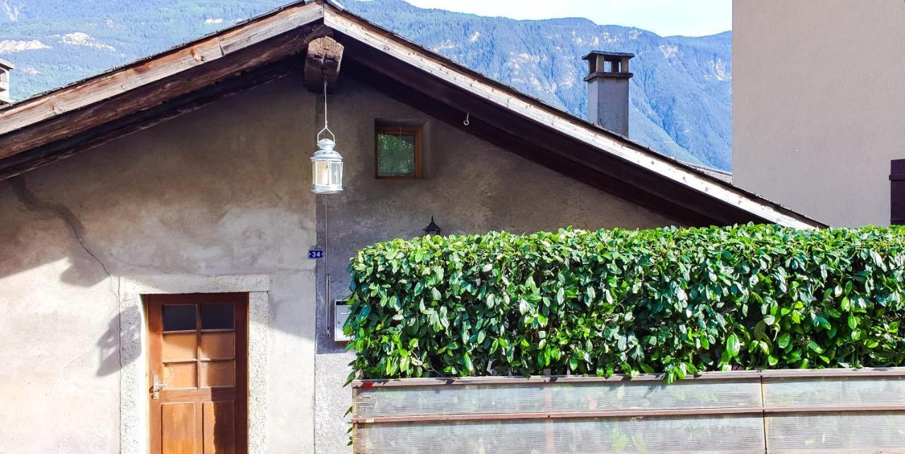 Fully, Valais Chalet Accueillant Avec Cheminee Villa Luaran gambar